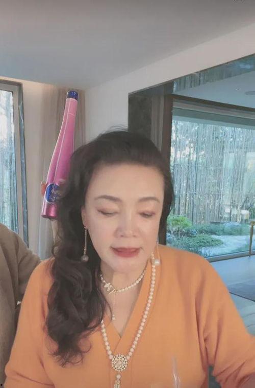 张兰直播爆料回放视频,回放视频中的惊人爆料